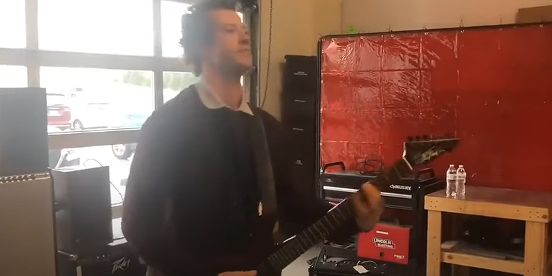 Videos: Joseph Quinn Playing “MASTER OF PUPPETS” by Metallica